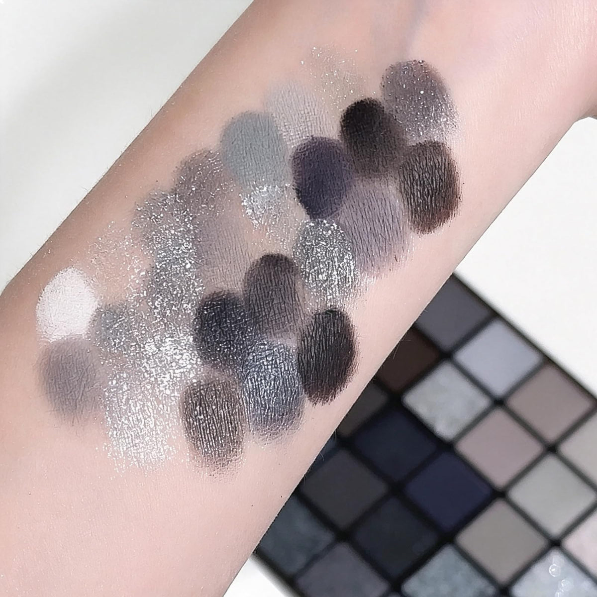 Smoky Eyeshadow Palette C47975